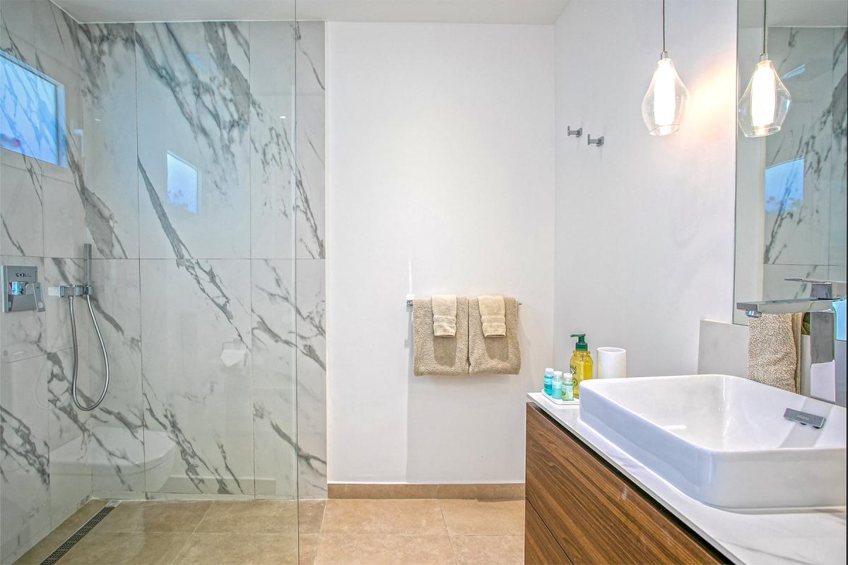 Location villa St Martin - Salle de bain chambre 2